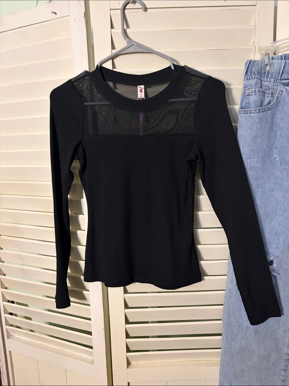 Two piece outfit including YMI drawstring waist jeans and a NWT Amazon top - Picture 2 of 3